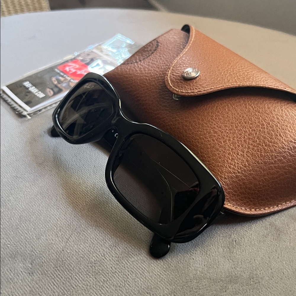 Ray-Ban Authentic Classic Sunglasses with Tan Case and Dust Cloth - Picture 2 of 8